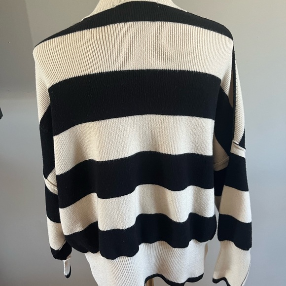 Altered State Women’s XS stripped sweater - Picture 8 of 10